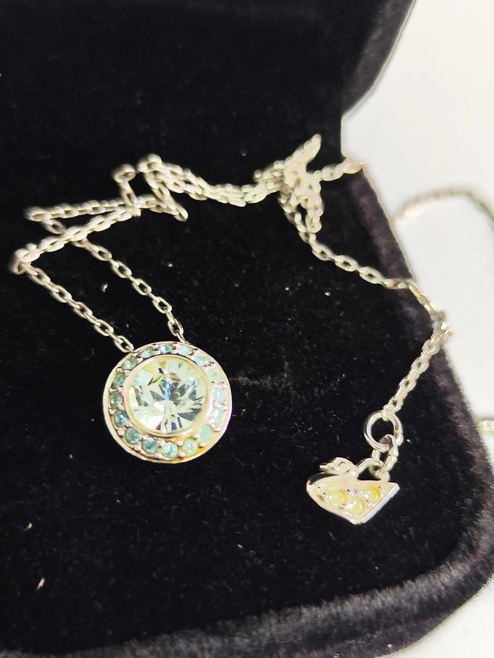 Swarovski halo necklace - Picture 2 of 3